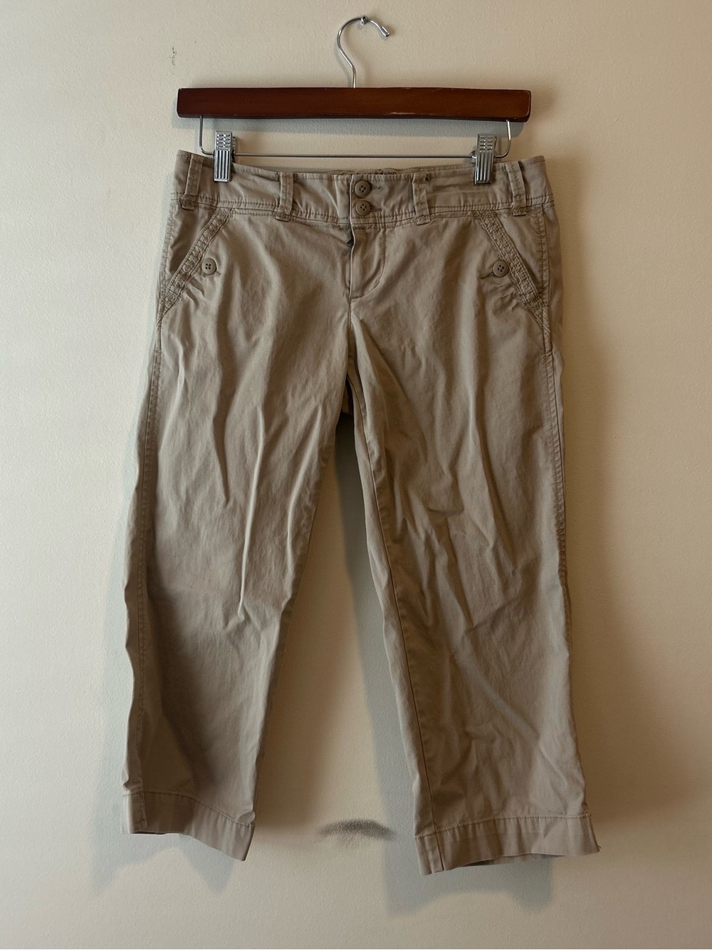 American Eagle Women’s vintage y2k capri crop khaki pants low rise size 2